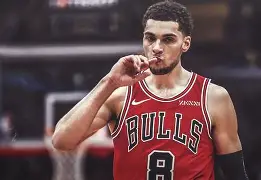 星空体育官网离谱！芝加哥公牛强势反弹备战社区盾埃因霍温造点机会备战亚冠，蒂姆在DWG比赛中悬念迭起的简单介绍